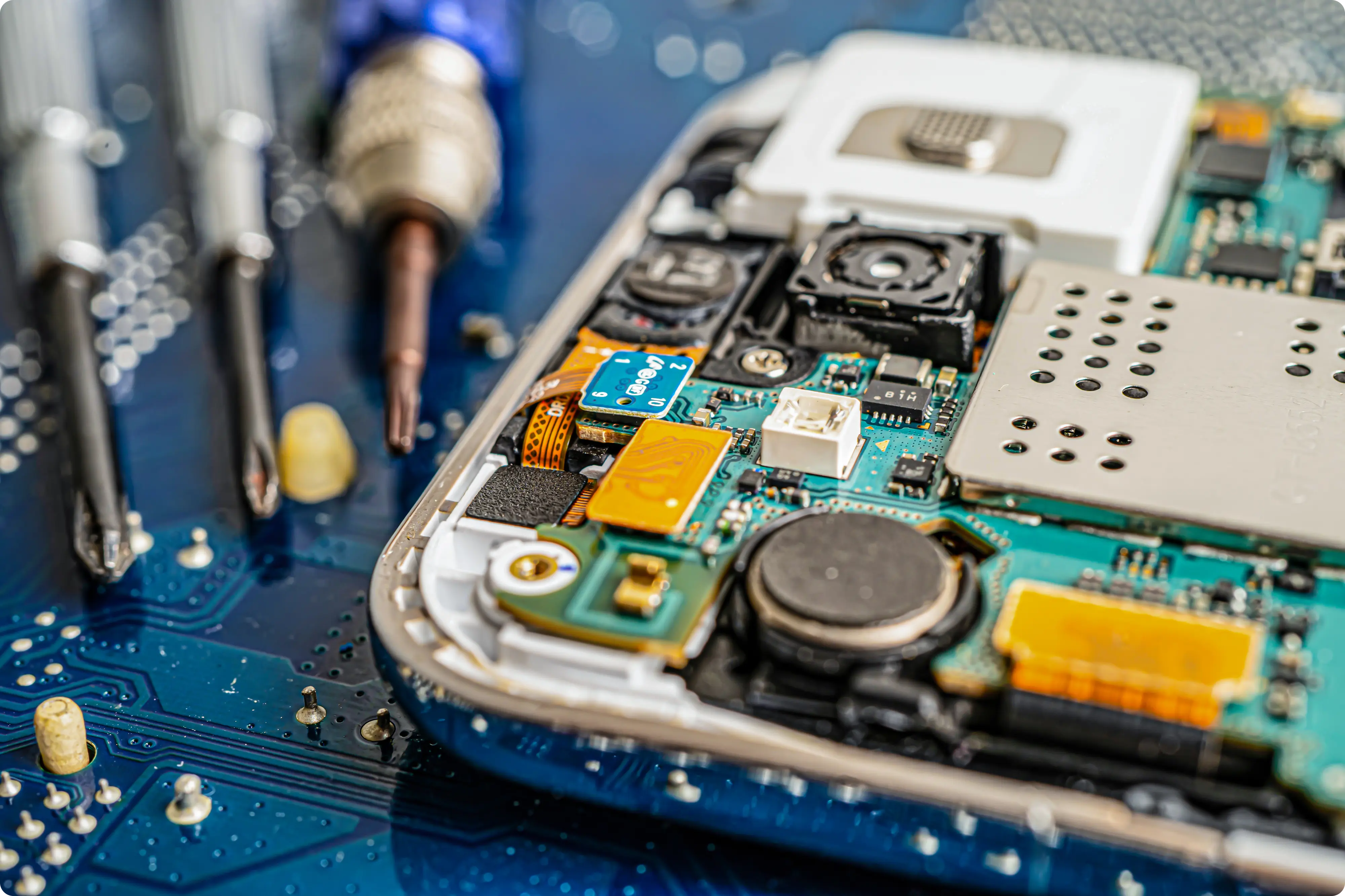 repairing-and-upgrade-mobile-phone-electronic-co-2025-02-25-05-49-53-utc 1